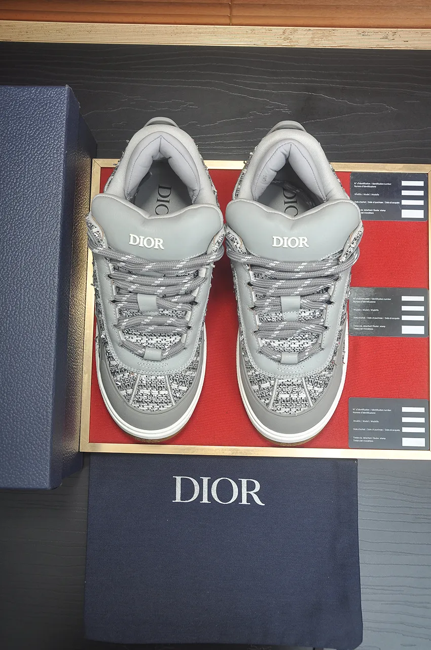 Men's men's shoes 💰: 800💶 (top original order) Brand: Dior (Dior) Standard code: Men's code 39-44 (45 customized) Grade: Same as the official website Material: Top original cowhide stitched together Original wear-resistant and lightweight outsole Style category: Fashionable casual shoes Distinguished luxury brand elements top luxury Color: Actual picture color